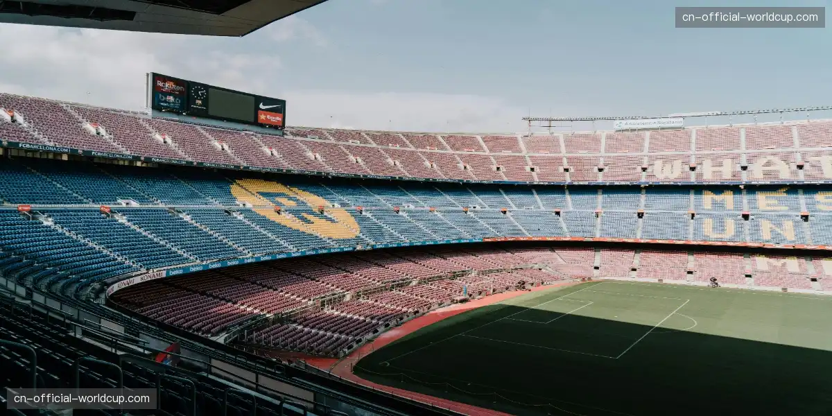 🔥 球迷用灯光拼出“谢谢你”字样，致敬退役传奇，热血共振全场！🙏